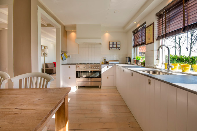 Elige la madera para decorar las ventanas de tu hogar