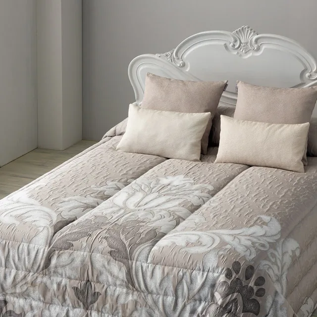 Edredón Cobre: flores grandes en beige y gris