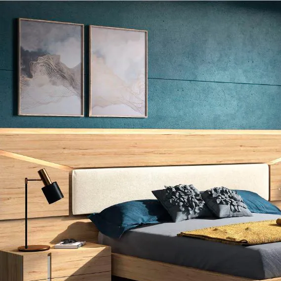 Dormitorio de matrimonio: cama, cabecero, mesitas, cómoda y armario