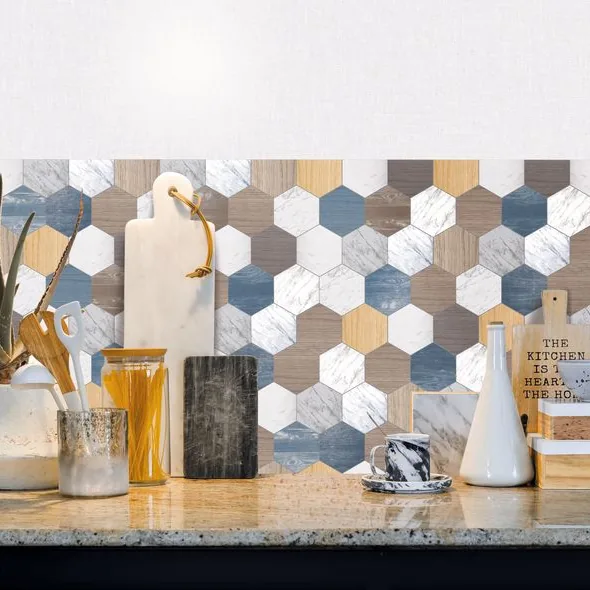 Frente de cocina con papel pintado de hexágonos