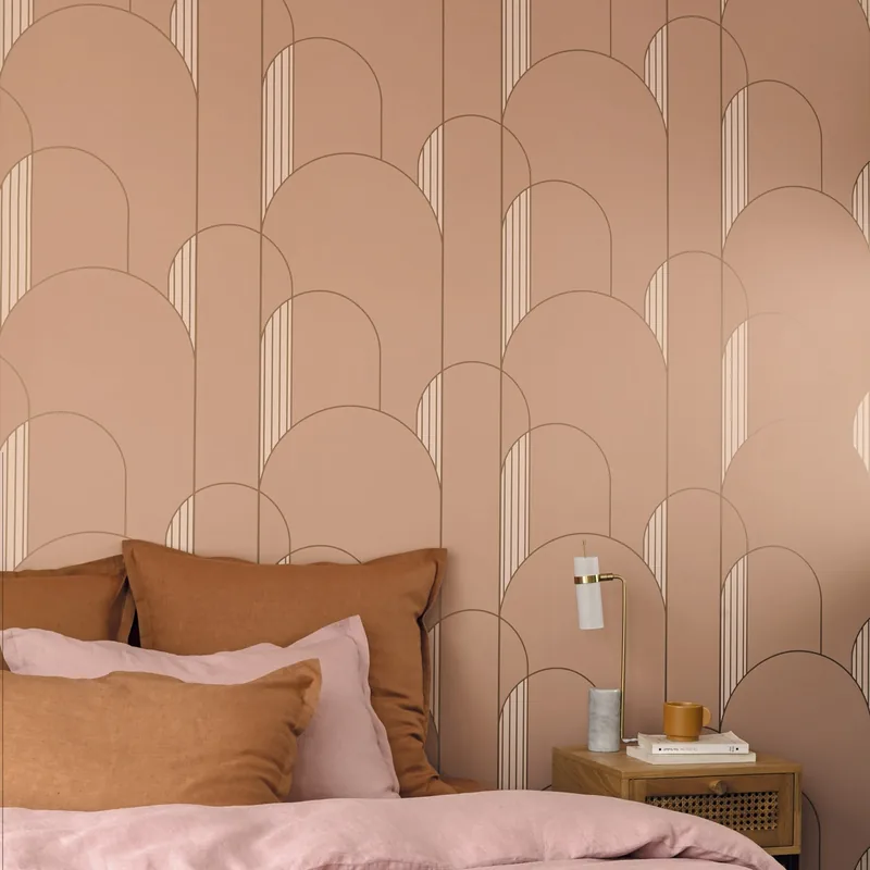 Papel pintado High Walls: arcos en línea fina detrás del cabecero
