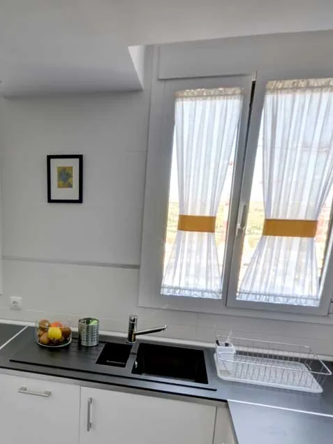 Cortinas fruncidas: Ligeras, con la cabecilla recogida en pliegues finos.