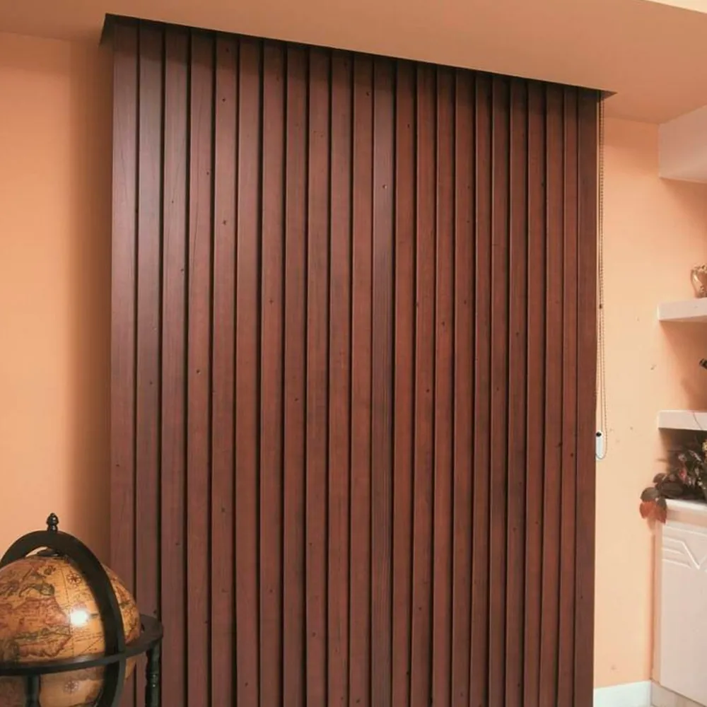Vertical de madera, con lamas de 89 mm en tonos naturales